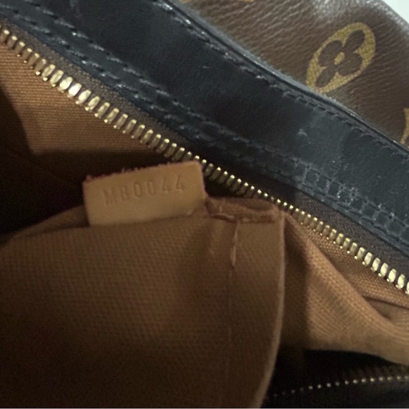 Louis Vuitton Monogram Sac Squash - Picture 7 of 11